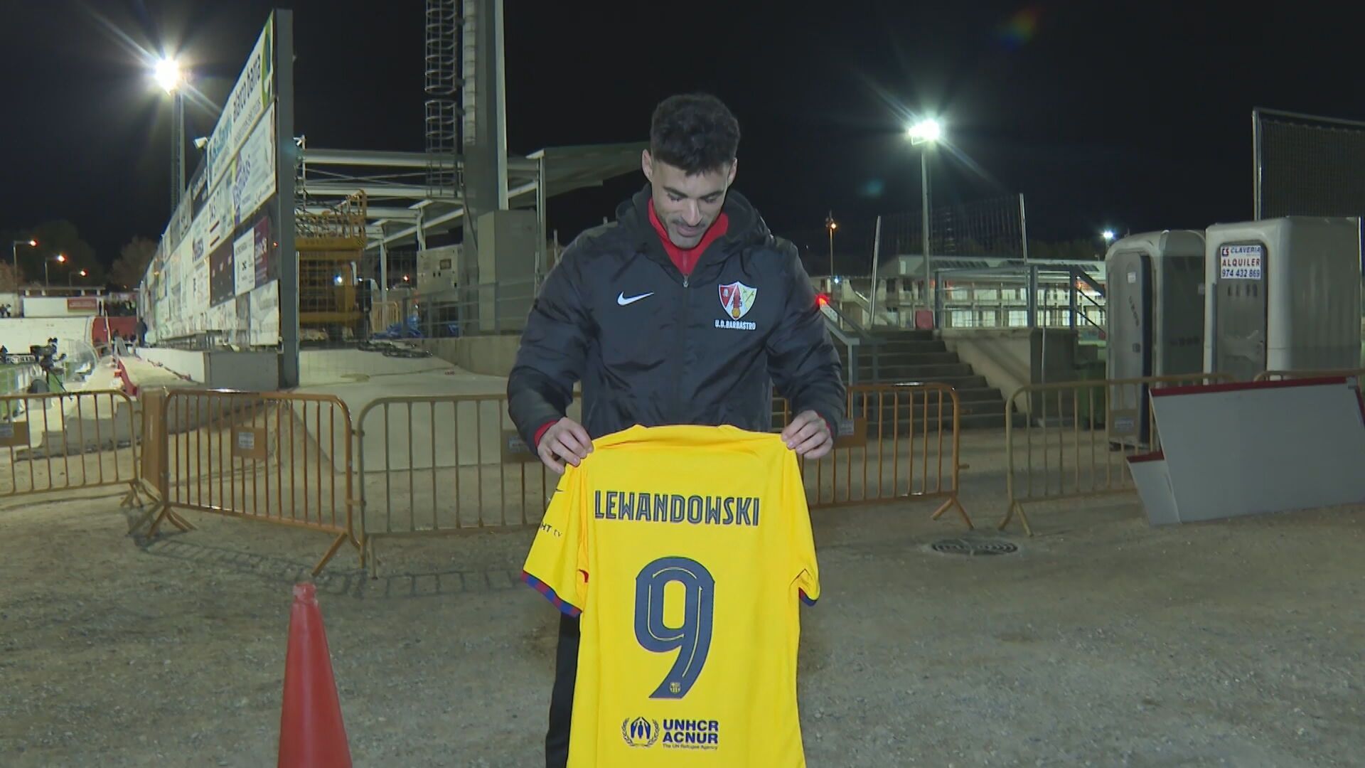 De Mesa con la camiseta de Robert Lewandowski.
