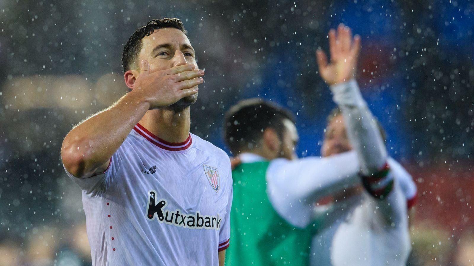  Besos de De Marcos tras vencer en Copa ante el Eibar en Ipurua.