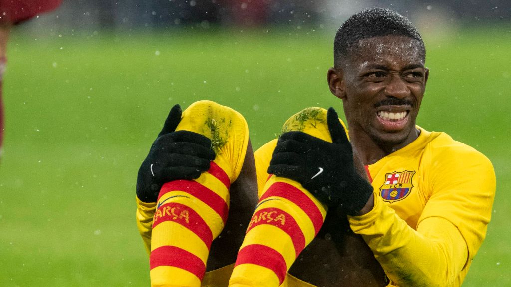  Dembélé se lamenta tras una jugada.