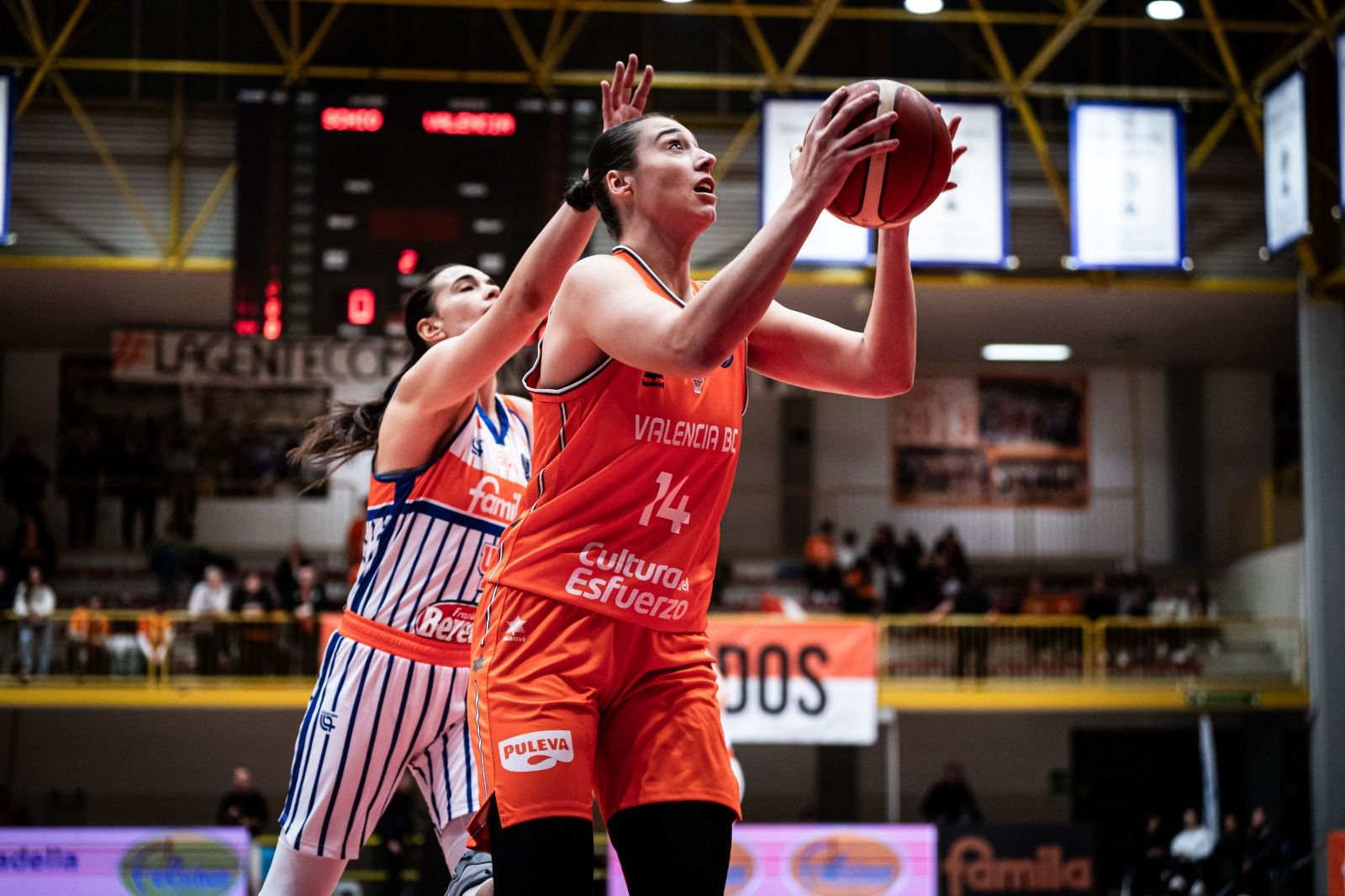  Derrota en la orilla en la pista de Beretta Famila Schio (77-72)