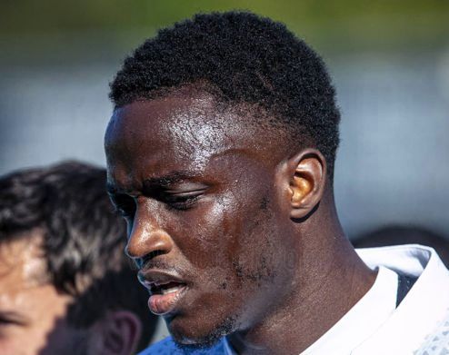  Diakhaby entrena con el Valencia CF.