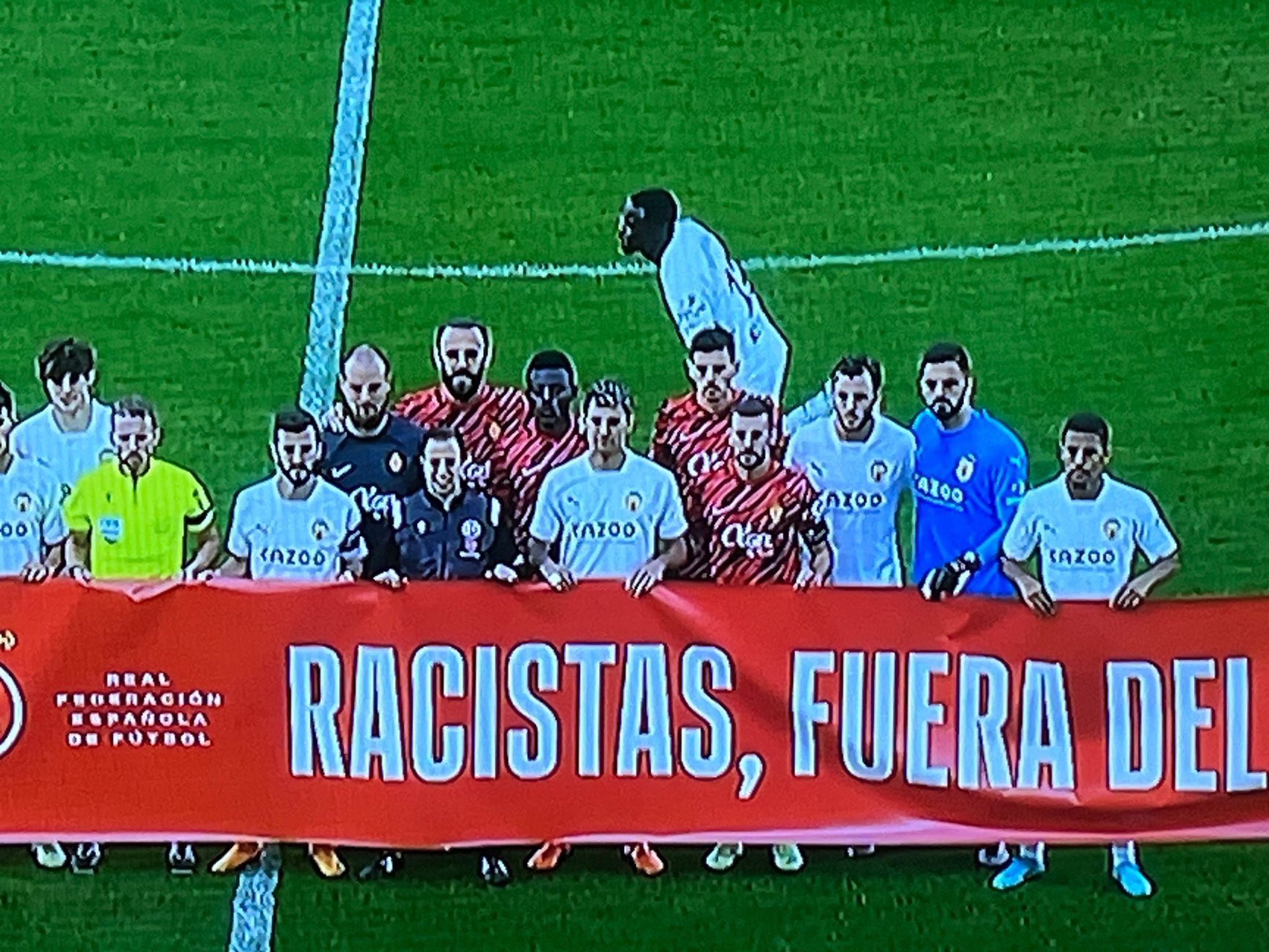  Diakhaby pasa de la foto contra los "rascistas" en un claro mensaje a LaLiga