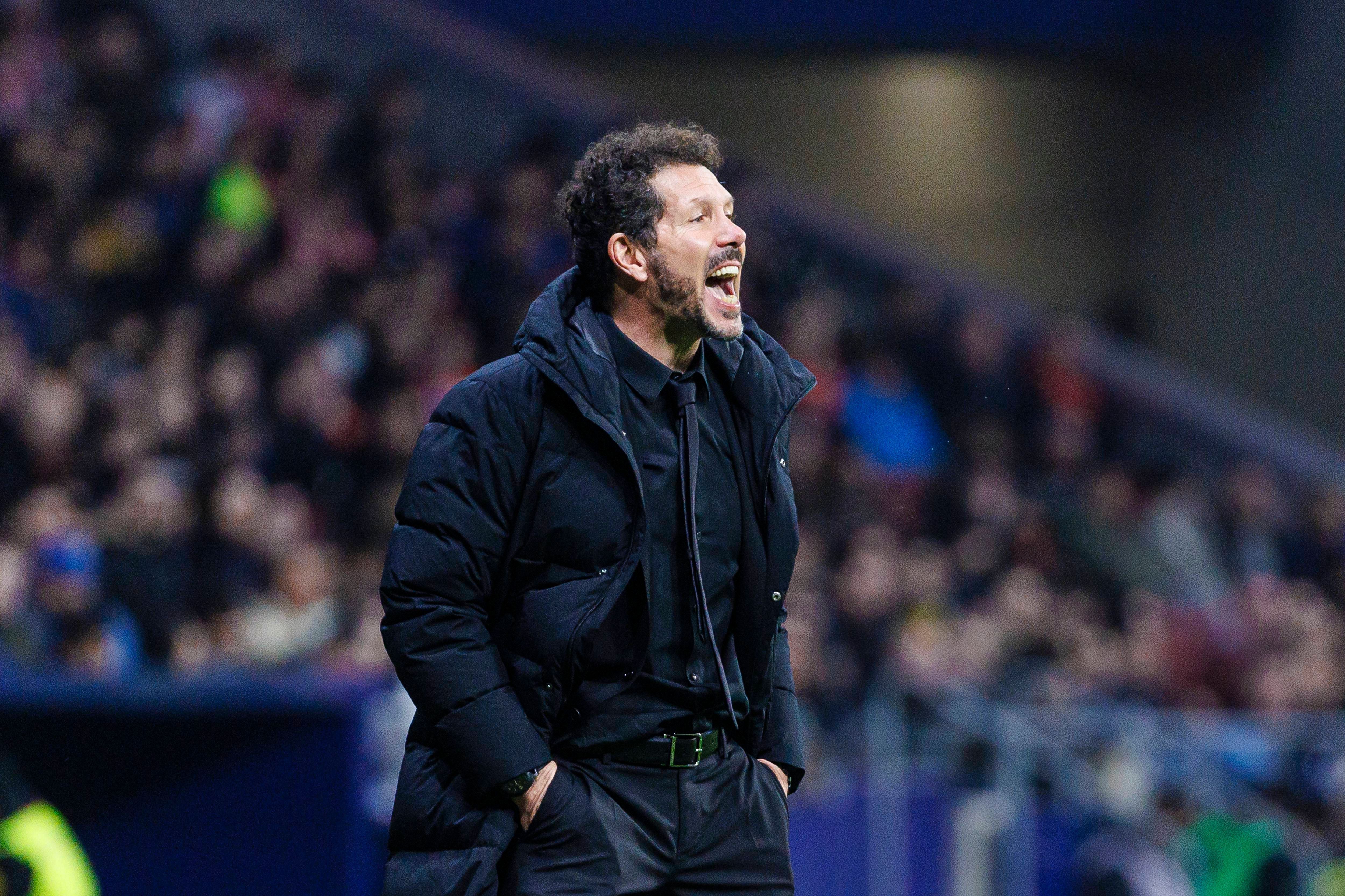  Diego Pablo Simeone en el partido ante el Rayo Vallecano. (Fuente: Cordon Press)