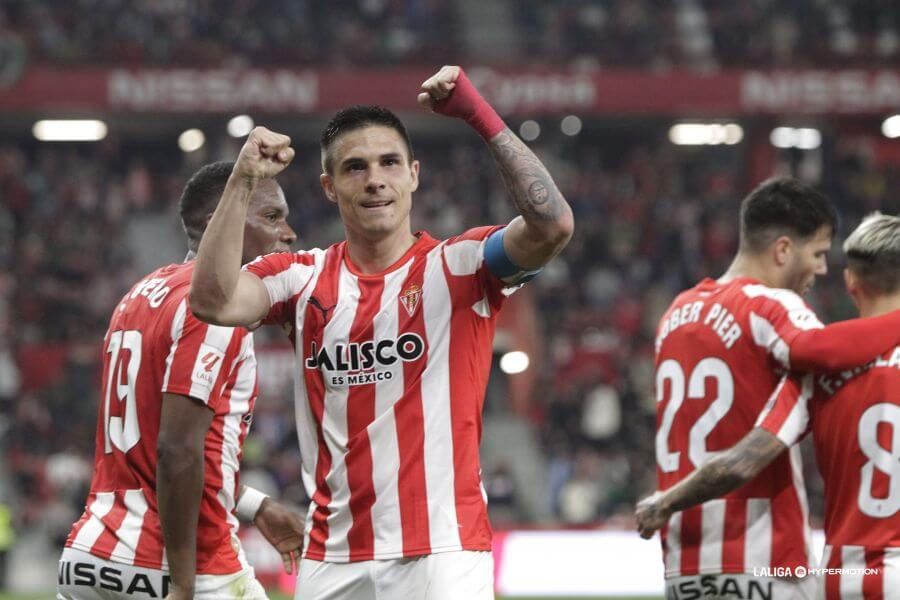 Djuka celebra su gol al Alcorcón.