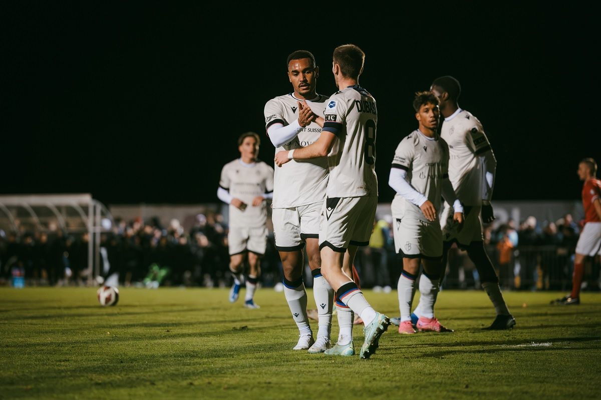  Jonathan Dubasin celebra un gol con el FC Basel.