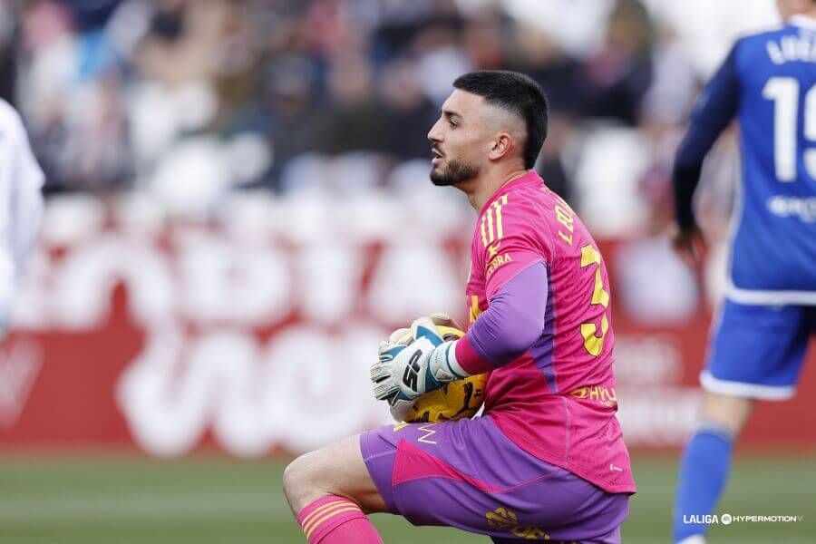  Leo Román, con el balón en las manos en el Carlos Belmonte.
