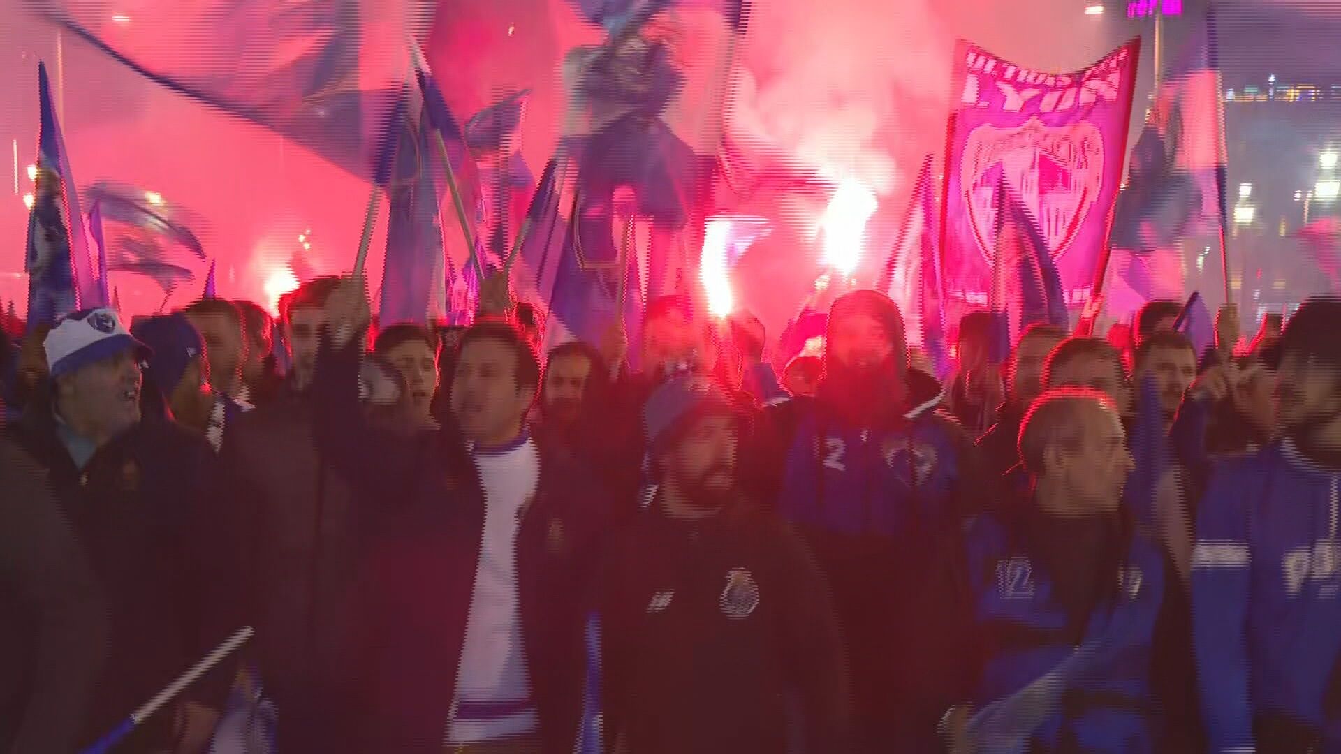  El ambiente entre la afición del Oporto