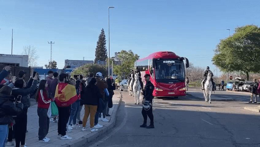 El autobús de la selección española ya está en La Cartuja.