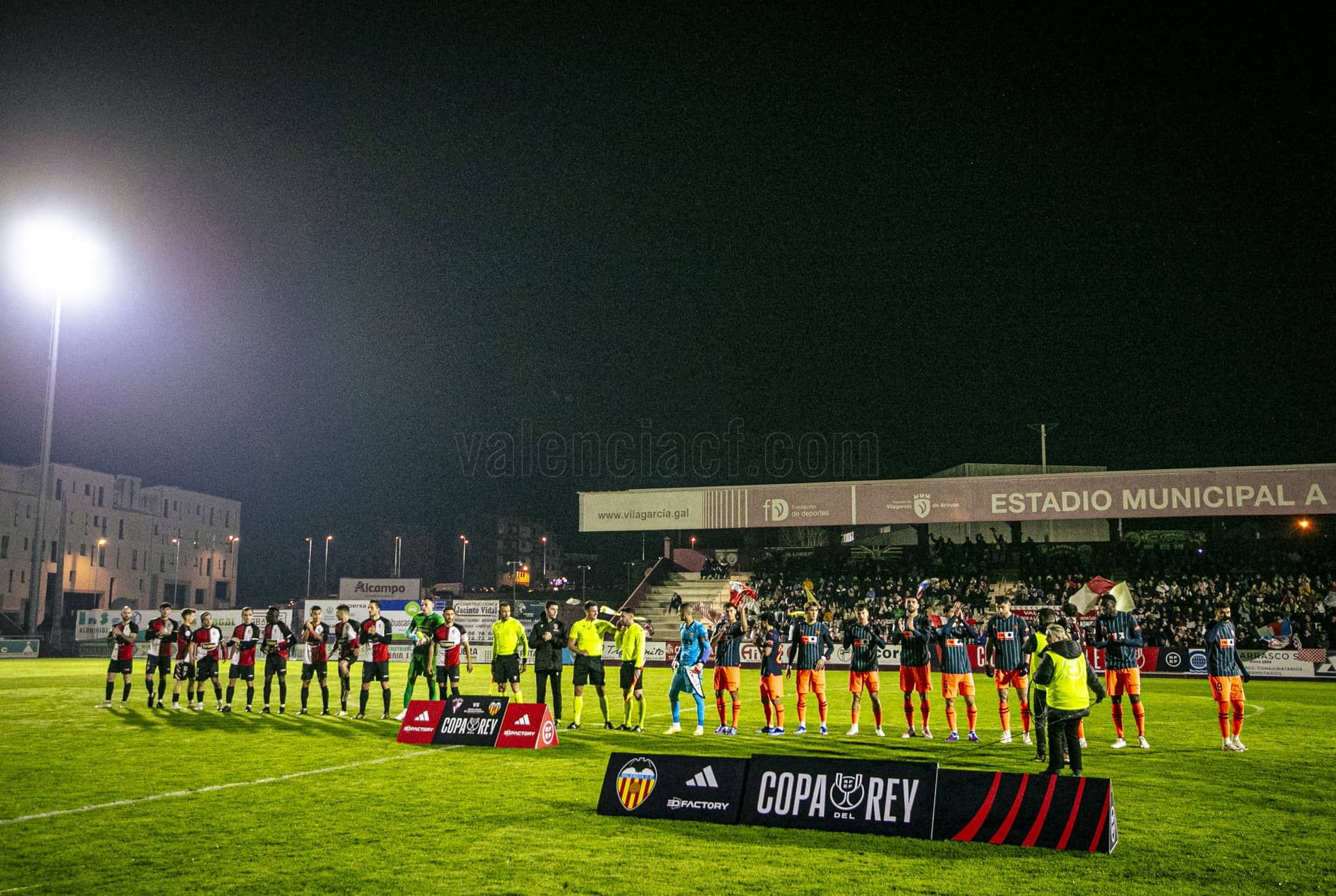  El equipo sale a jugar ante el Arosa SC..jpeg