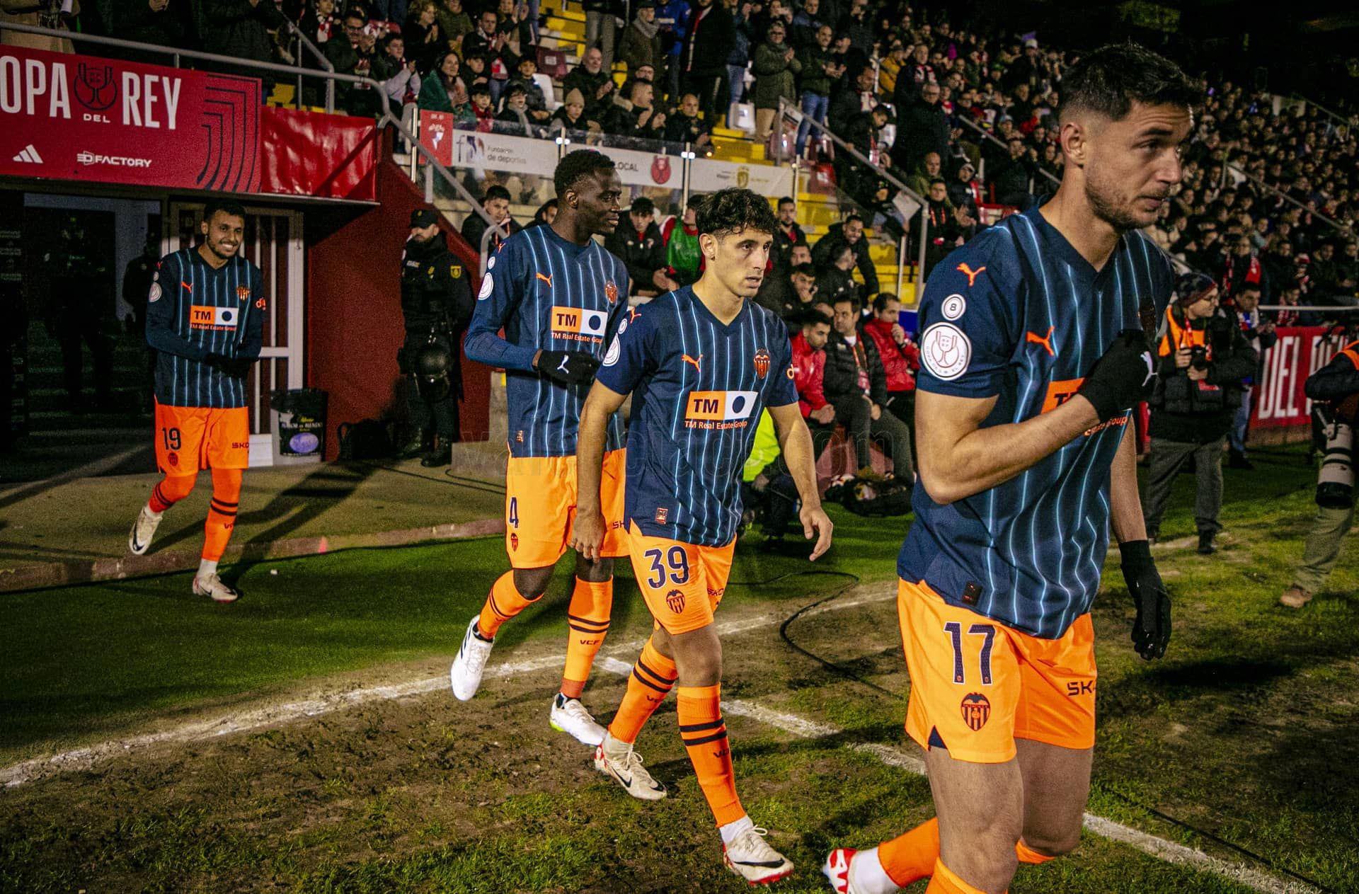  El equipo sale a jugar ante el Arosa SC.