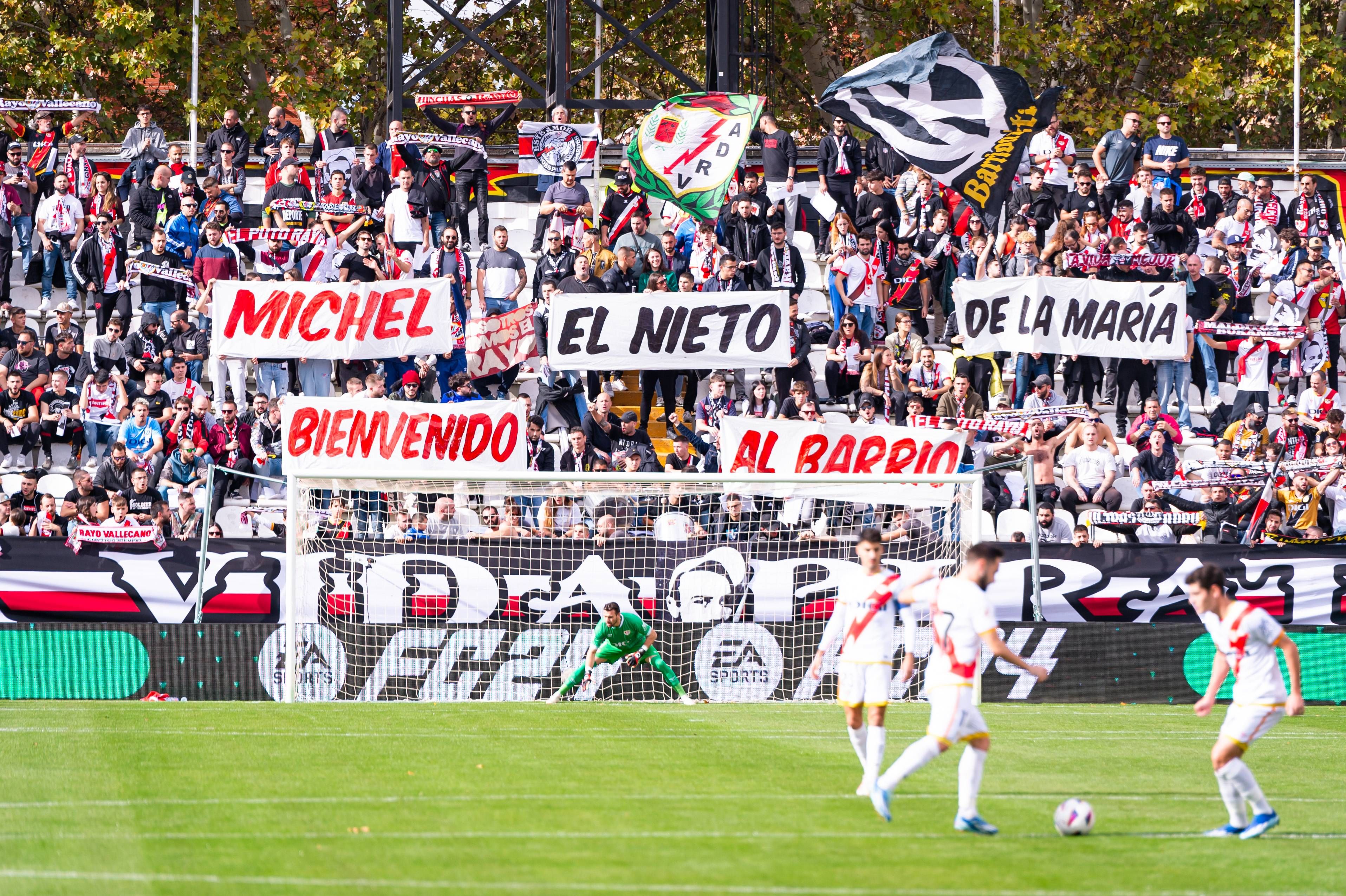  El homenaje de la afición del Rayo Vallecano en la vuelta de Míchel.