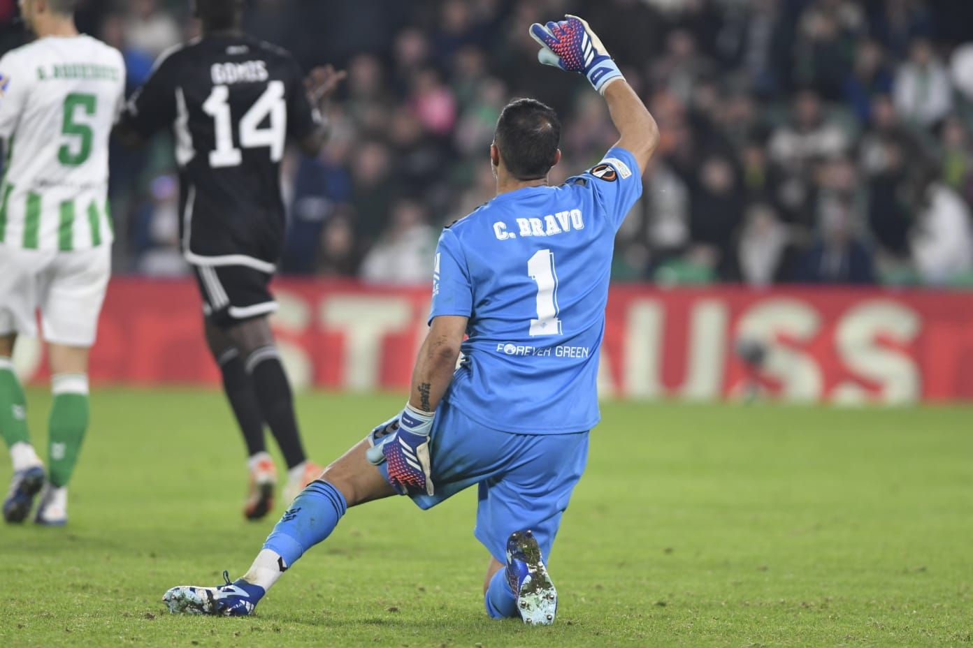 El momento de la lesión de Bravo.