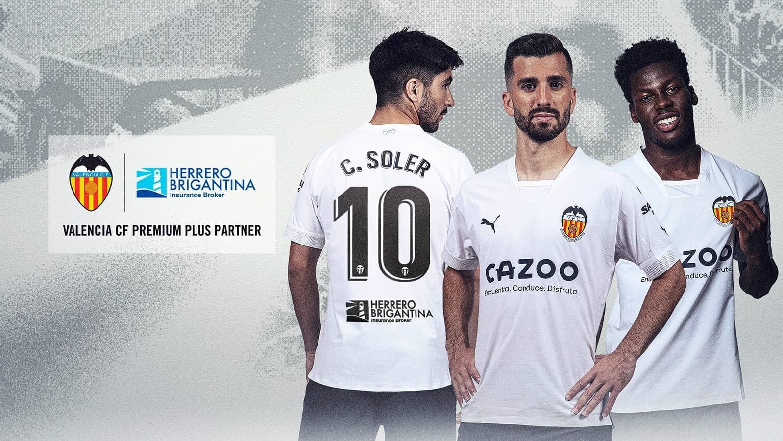 El primer gesto de Layhoon: presentar el nuevo sponsor para la camiseta del Valencia con leyendas