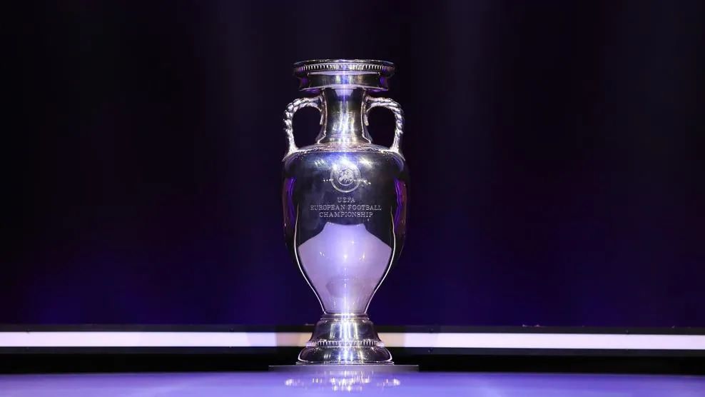 El trofeo de la Eurocopa, en la sede de la UEFA.