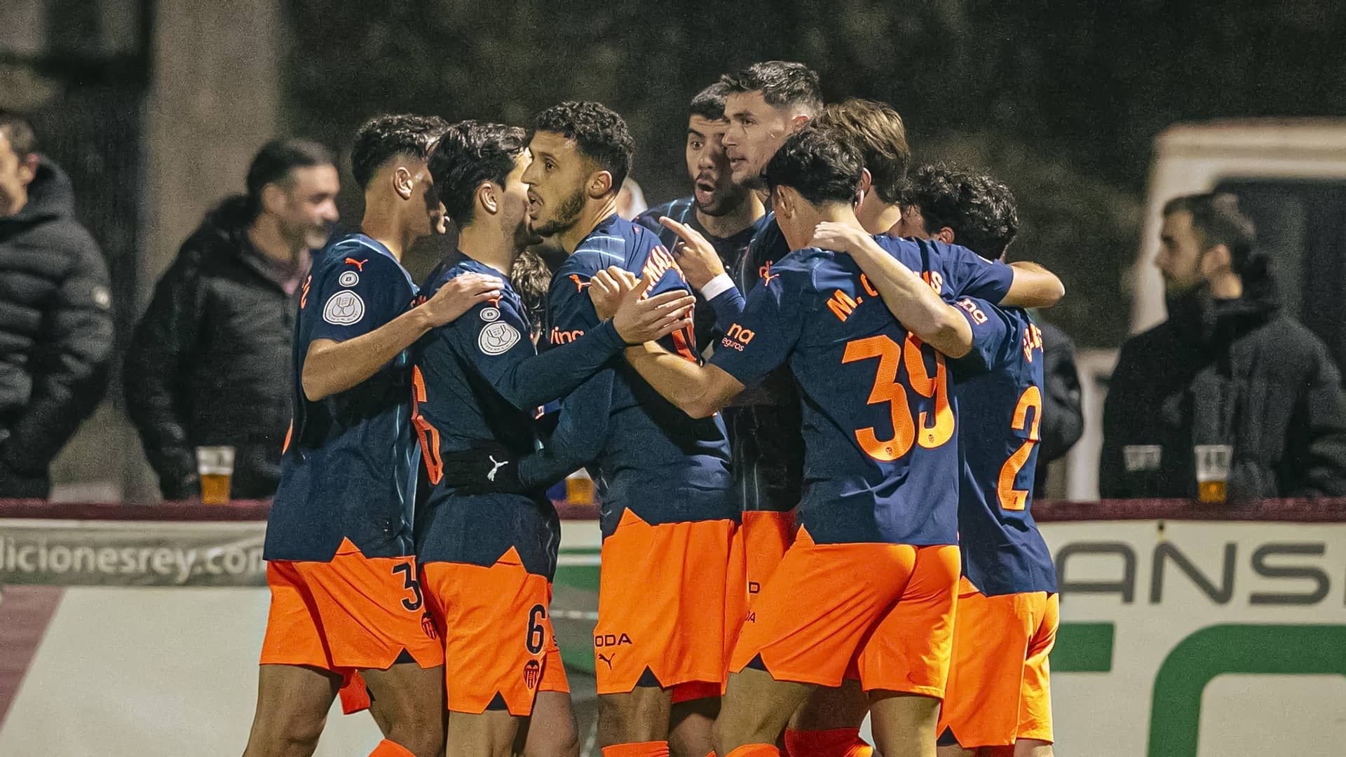 El Valencia CF celebra el gol de Roman Yaremchuk.