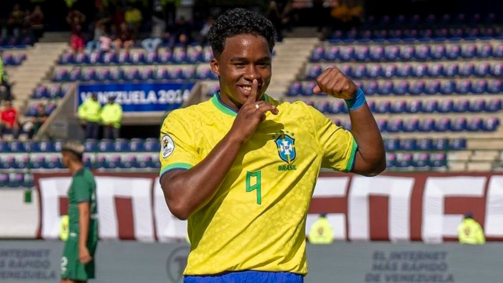  Endrick celebrando su gol con Brasil