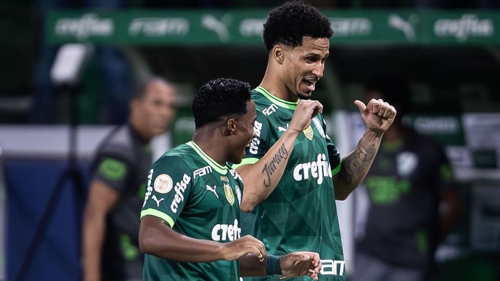  Endrick celebrando el gol.