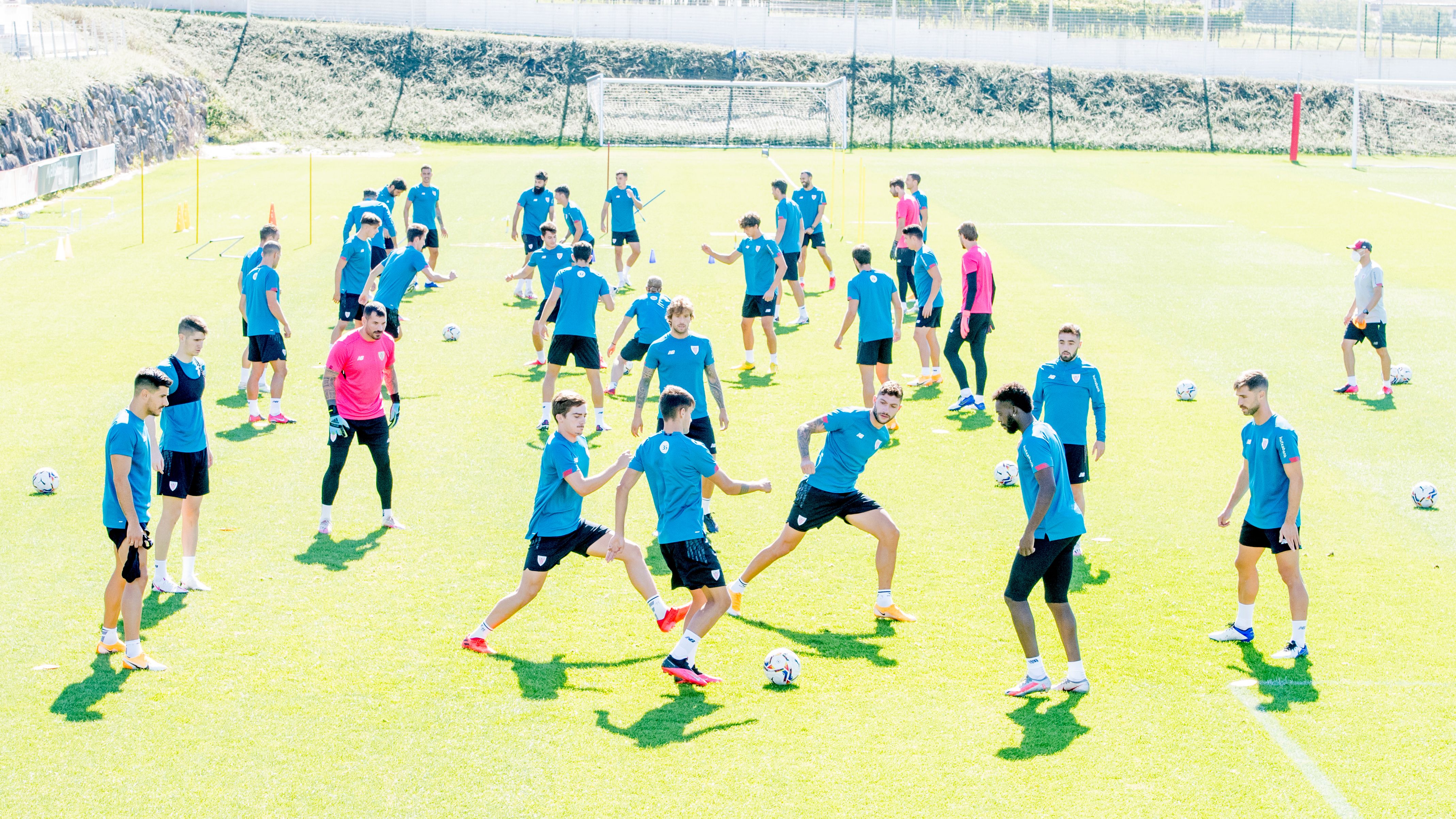  Los leones se afanan en el trabajo en Lezama antes de empezar LaLiga 2020/21.
