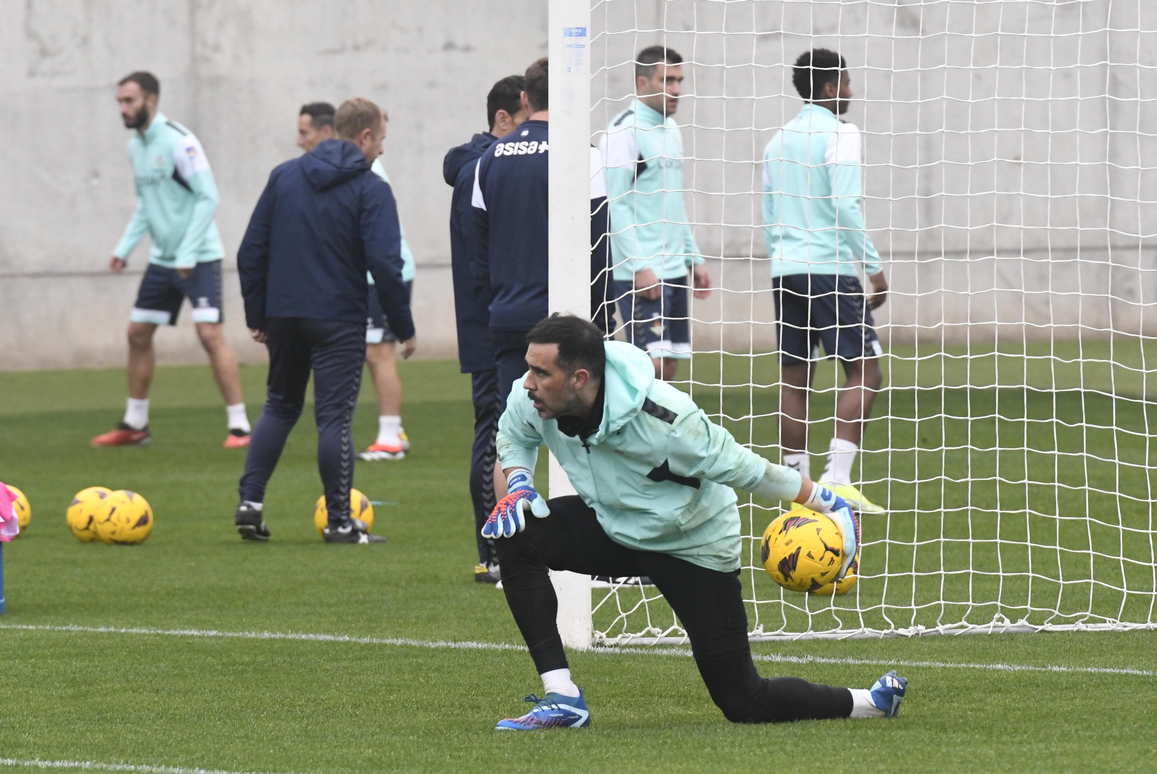 Claudio Bravo, en un entrenamiento con el Real Betis.