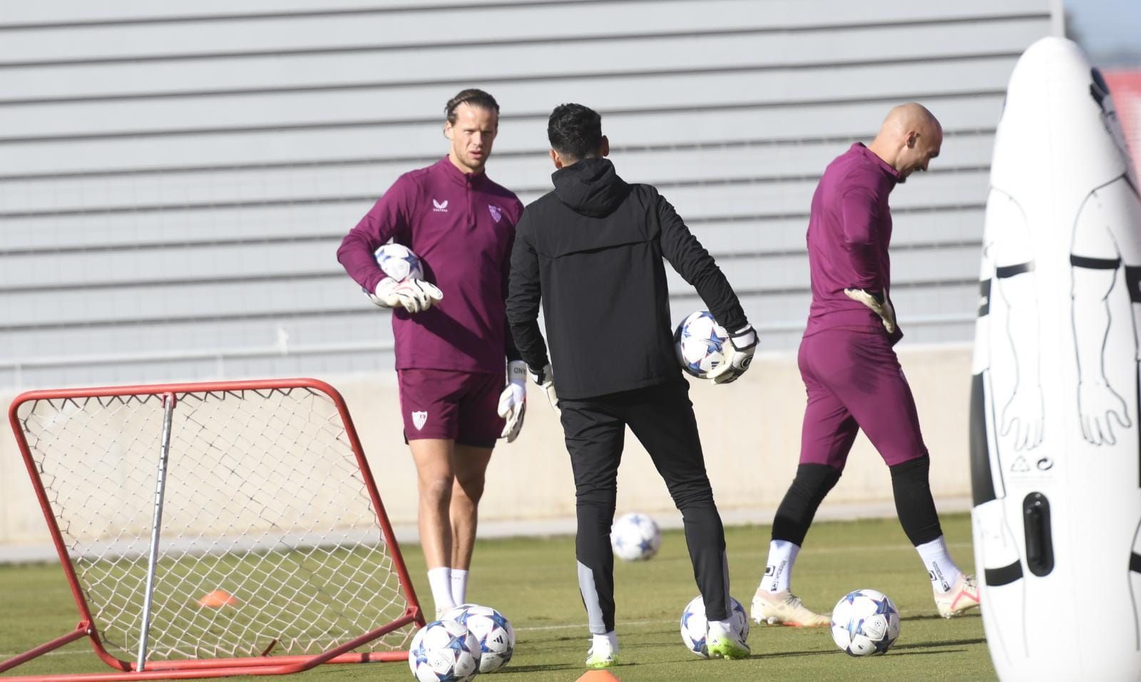  Nyland, con molestias en el entrenamiento del Sevilla.