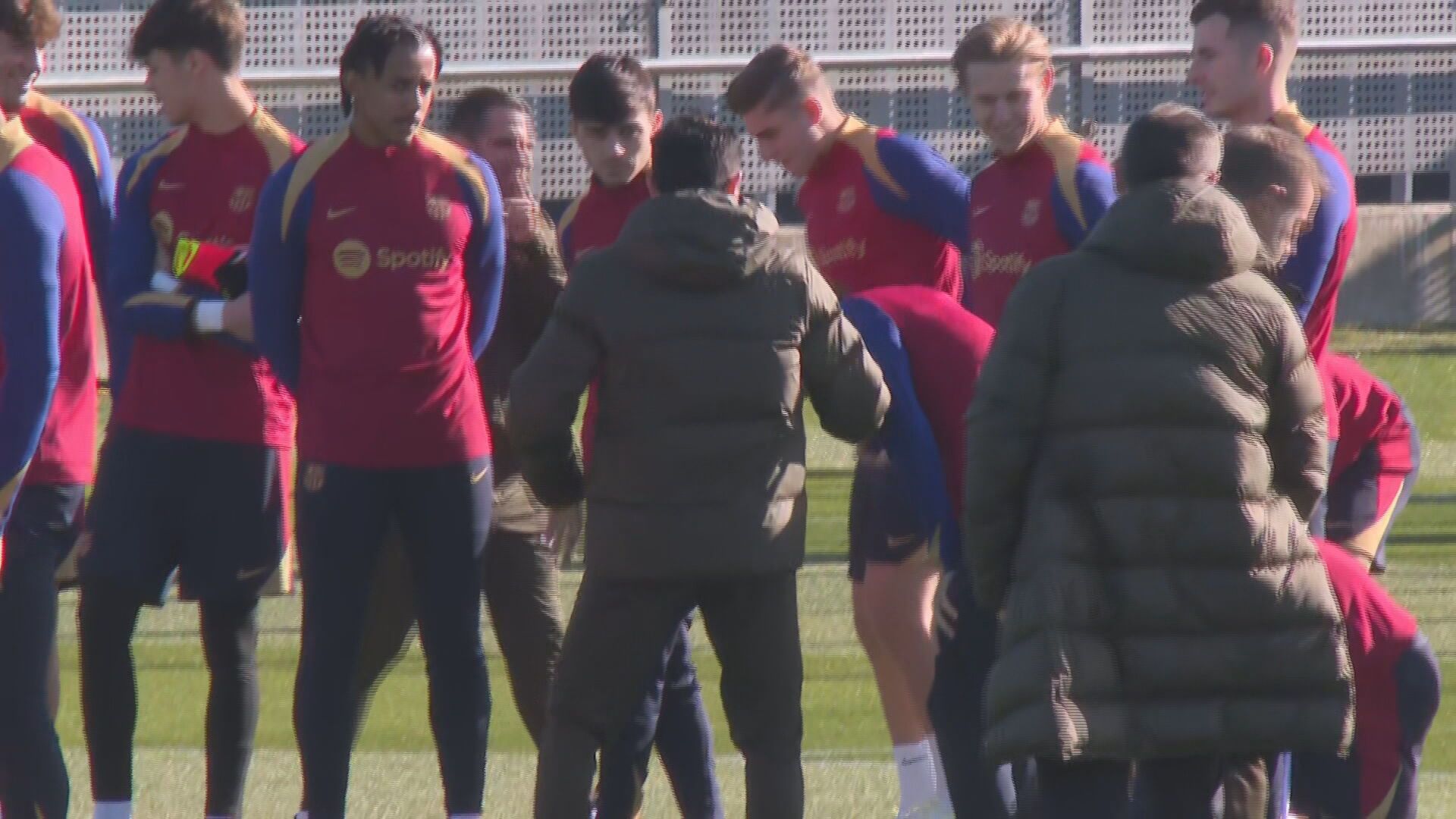 Xavi Hernández, junto a Frenkie de Jong