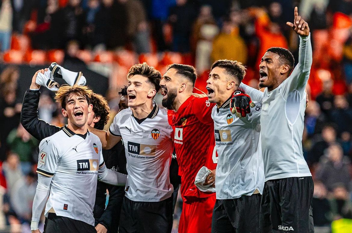Euforia en el Valencia CF tras la victoria al Athletic Club