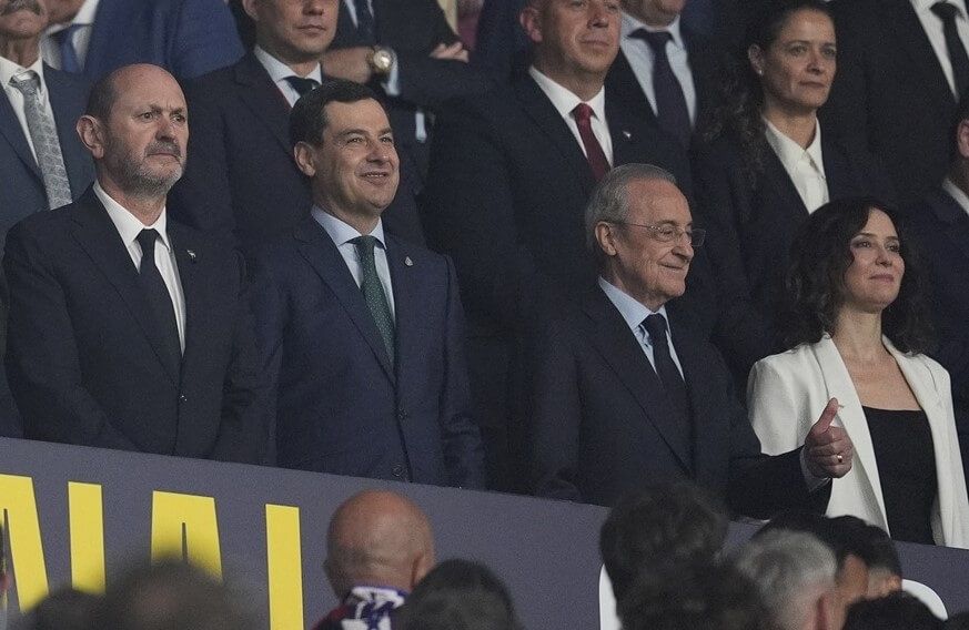  Rafael Louzán y Florentino Pérez en el palco de La Cartuja