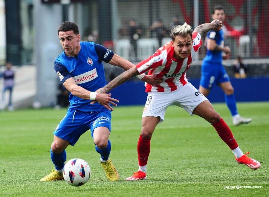  Fran Villalba durante el Amorebieta - Sporting.