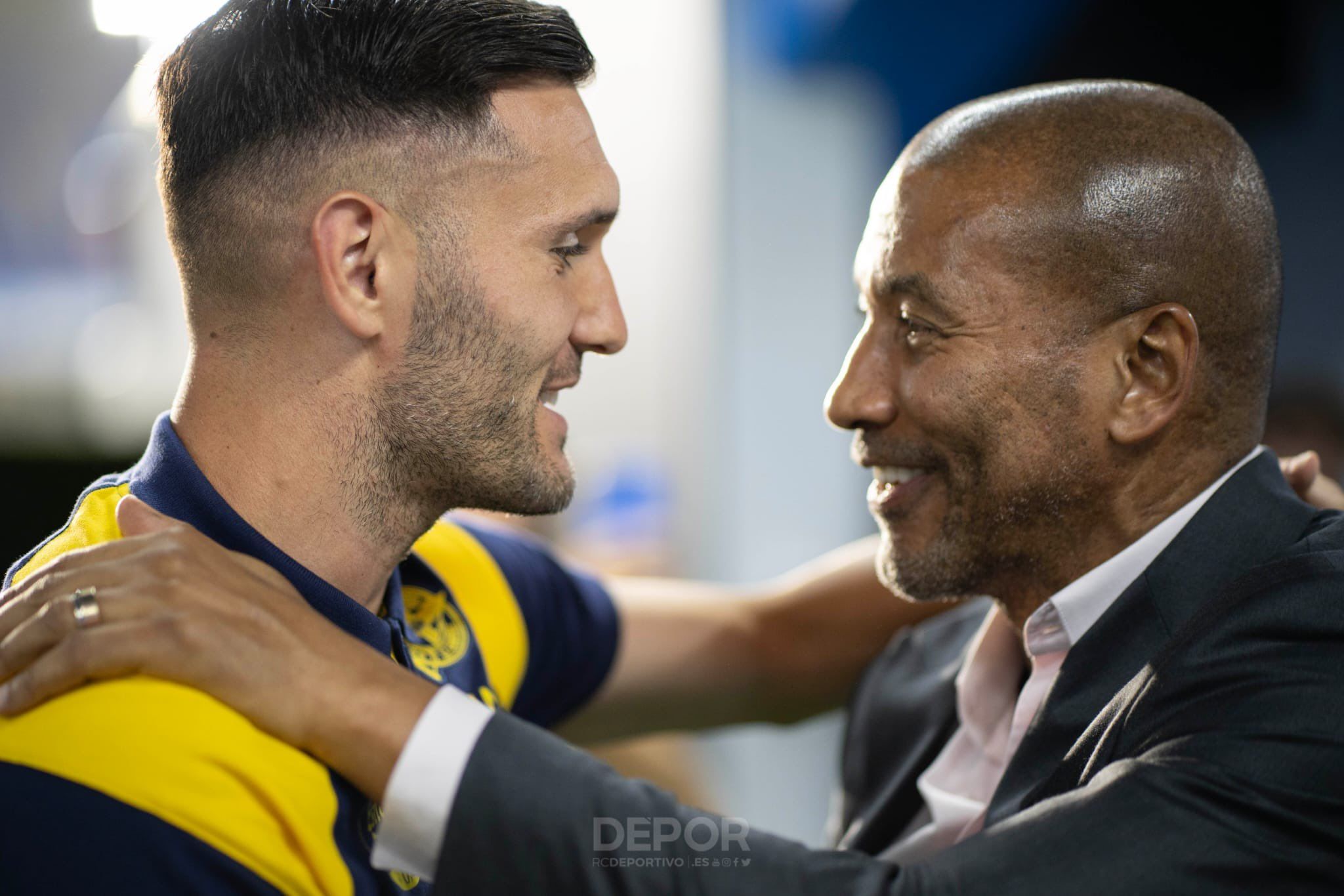 Lucas Pérez junto a Mauro Silva