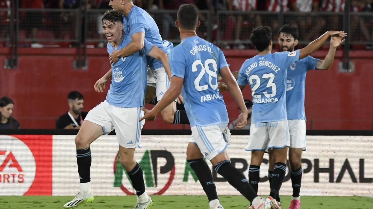 Carlos Domínguez celebra uno de los goles del Celta.