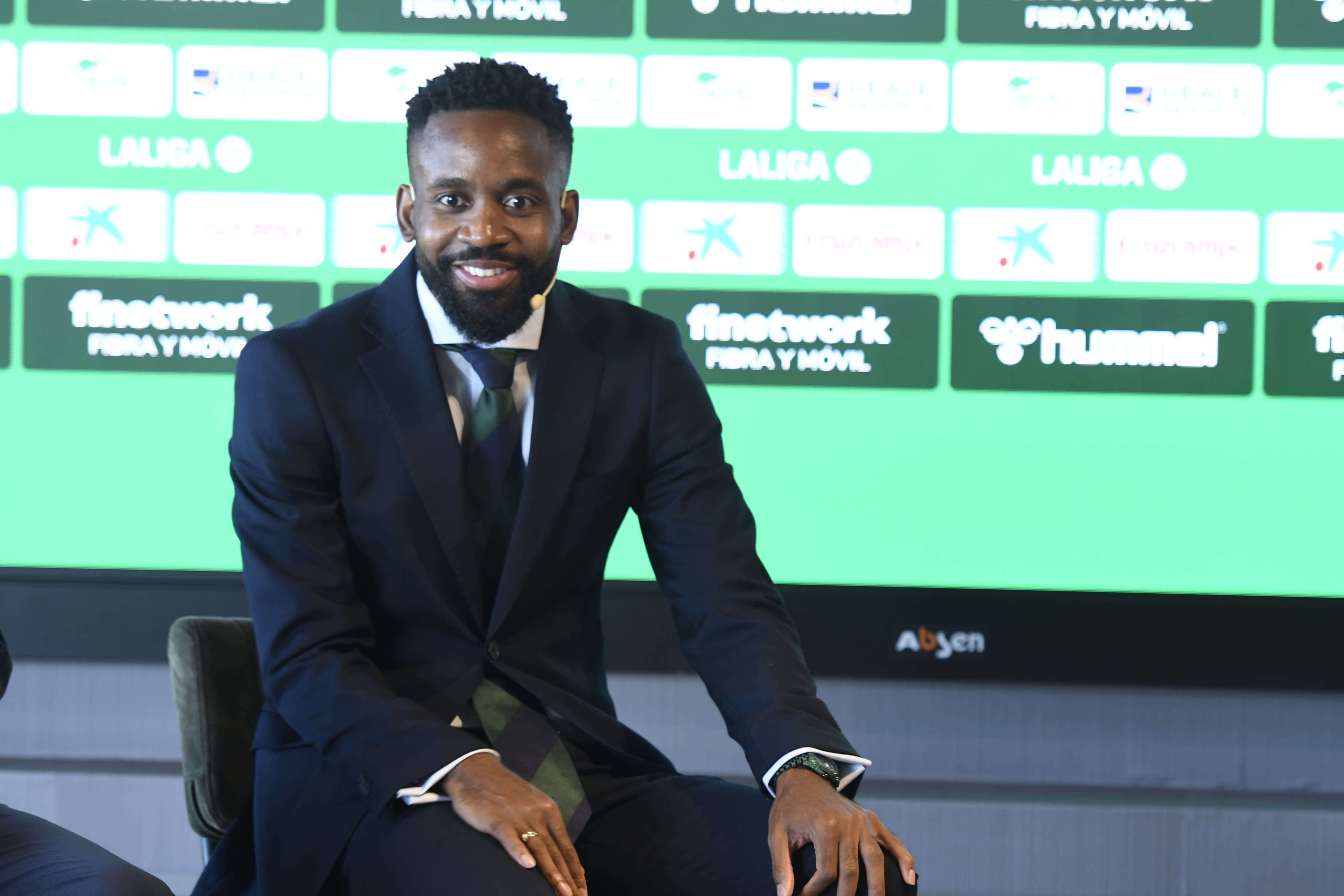 Cédric Bakambu durante su presentación (foto: Kiko Hurtado).
