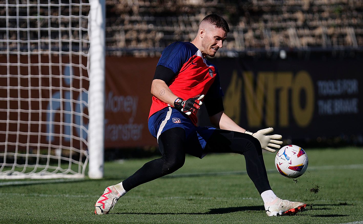  Ivo Grbic, en un entrenamiento del Atlético de Madrid.