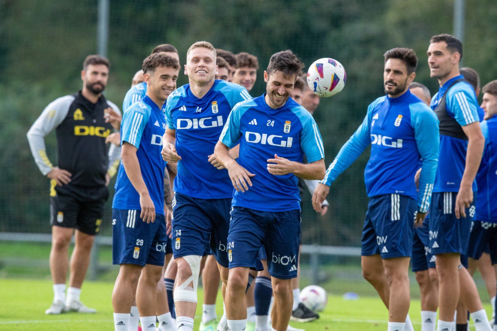 Lucas Ahijado y Alemao reciben un pasillo tras volver de lesión.