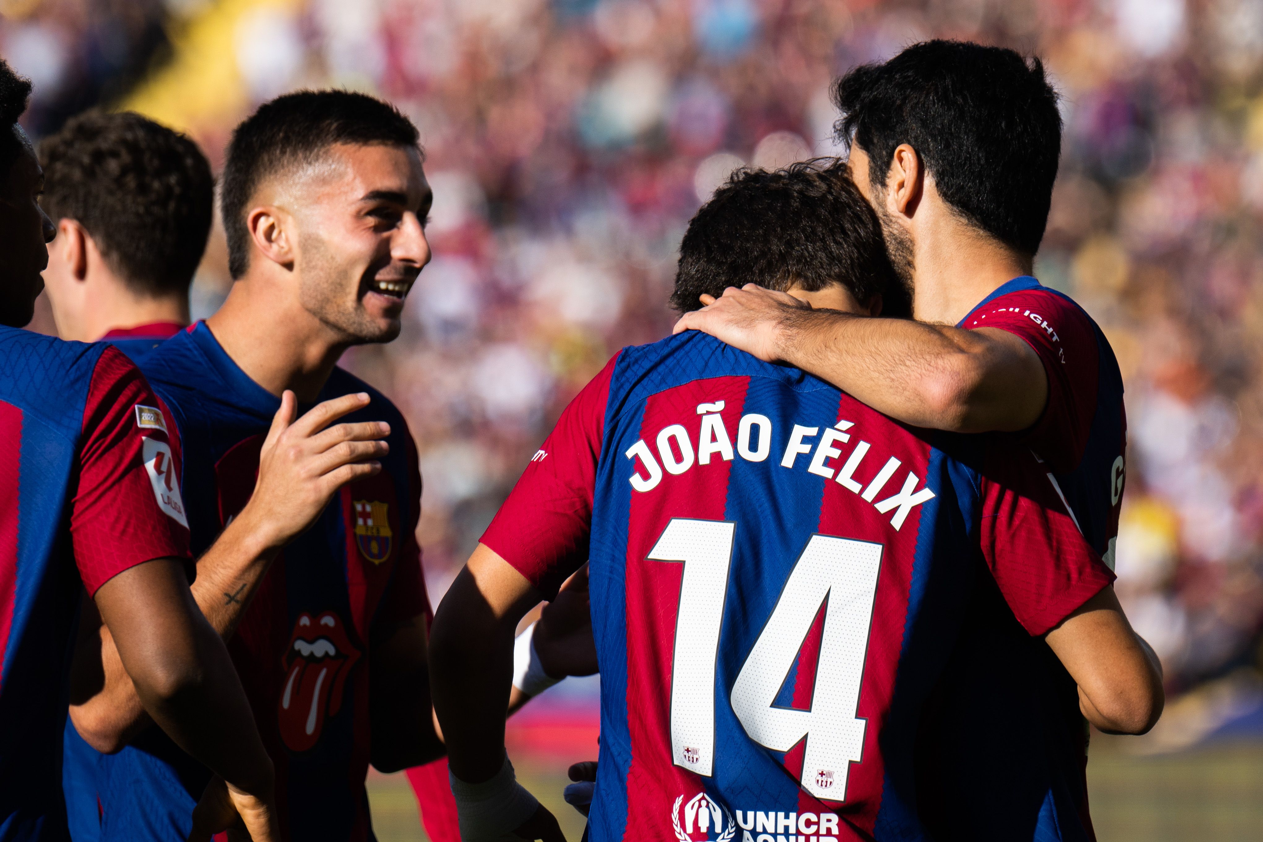 Ferran Torres y Joao Félix celebran con Gündogan el gol del alemán en el Clásico.