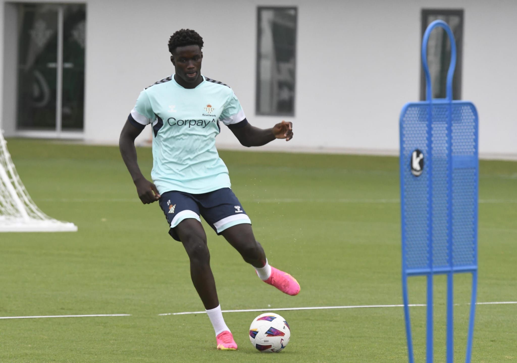 Nobel Mendy, entrenando con el primer equipo
