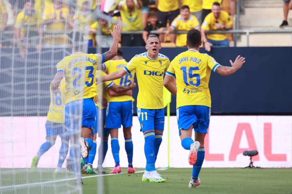 Fede San Emeterio celebra su gol al Alavés.