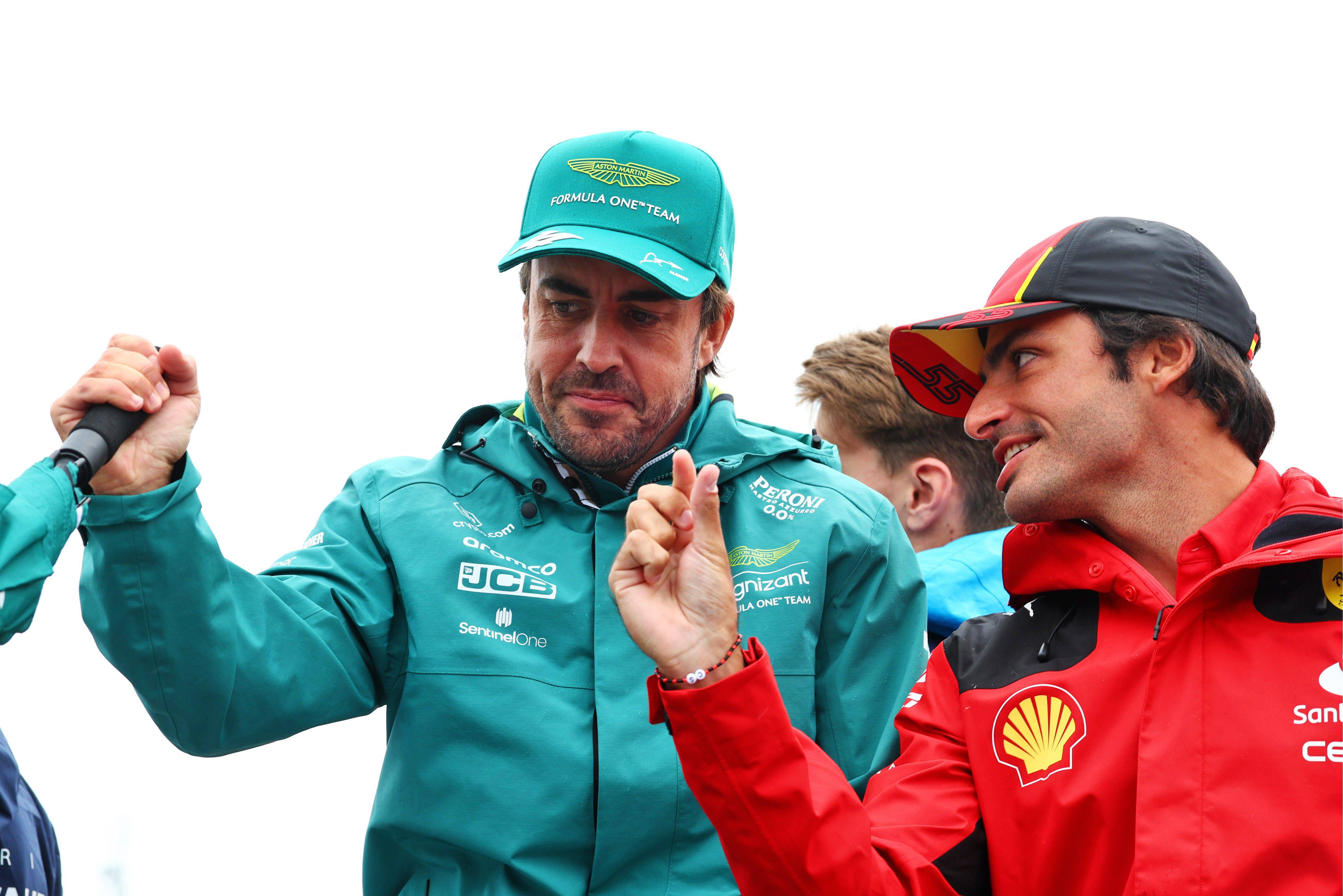  Fernando Alonso y Carlos Sainz. (Cordon Press)