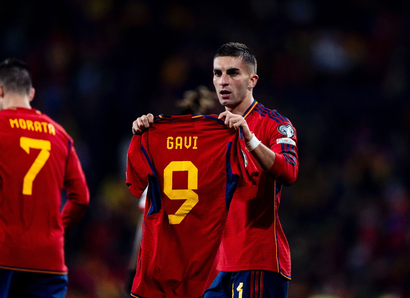  Ferran Torres celebra su gol ante Georgia con la camiseta de Gavi.