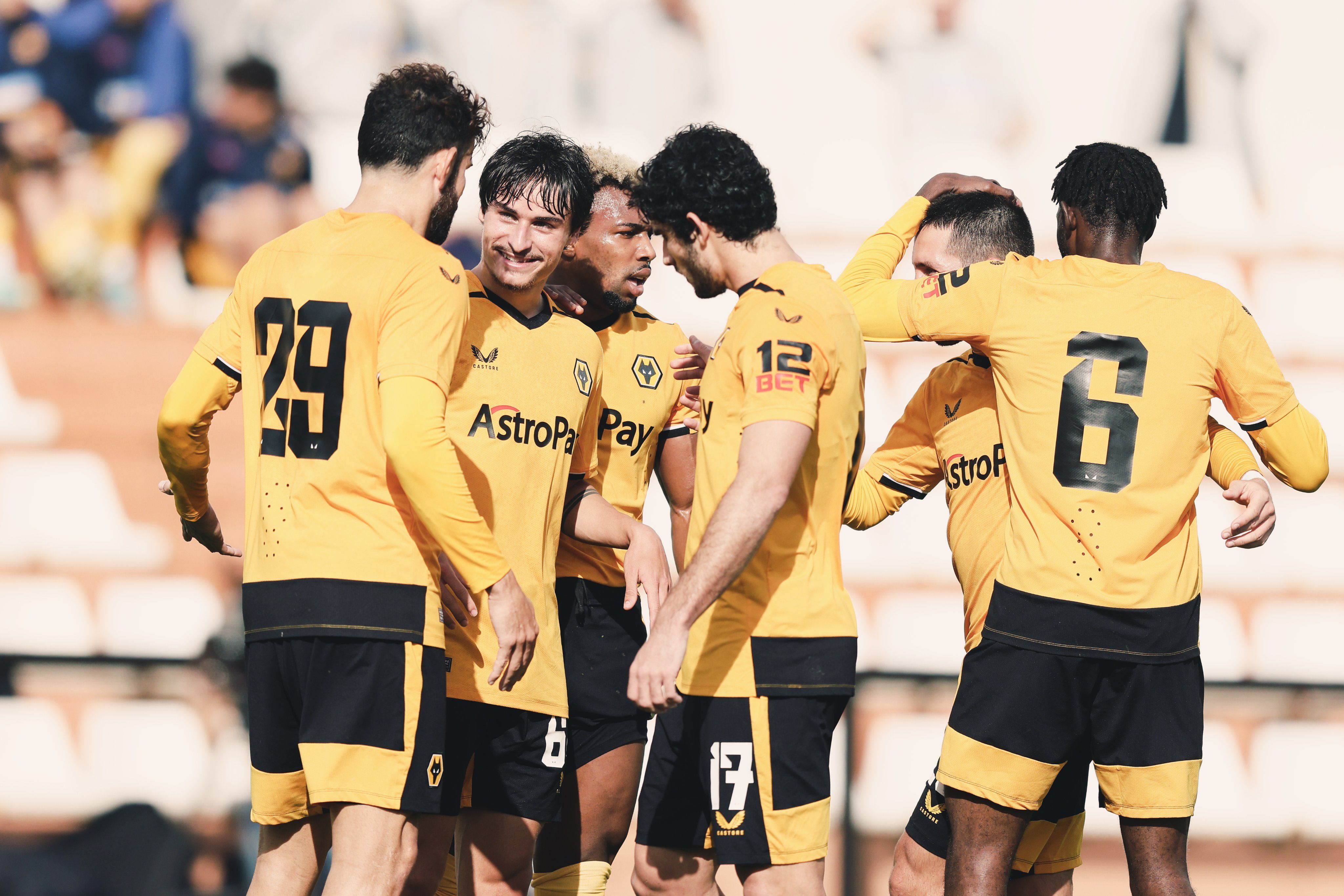  Guedes celebra el gol del Hugo Bueno ante el Empoli