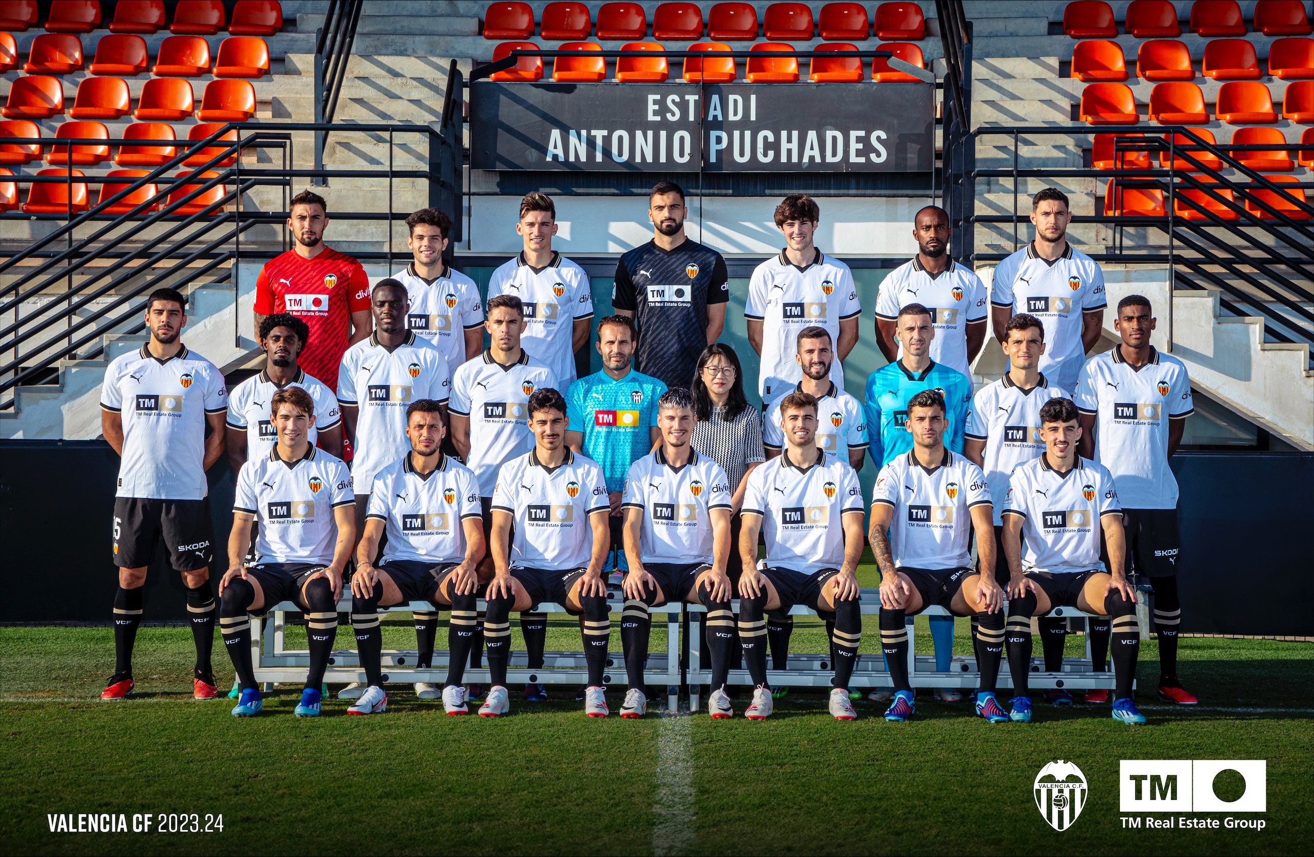  Foto oficial de la plantilla del Valencia CF en la temporada 2023-2024.