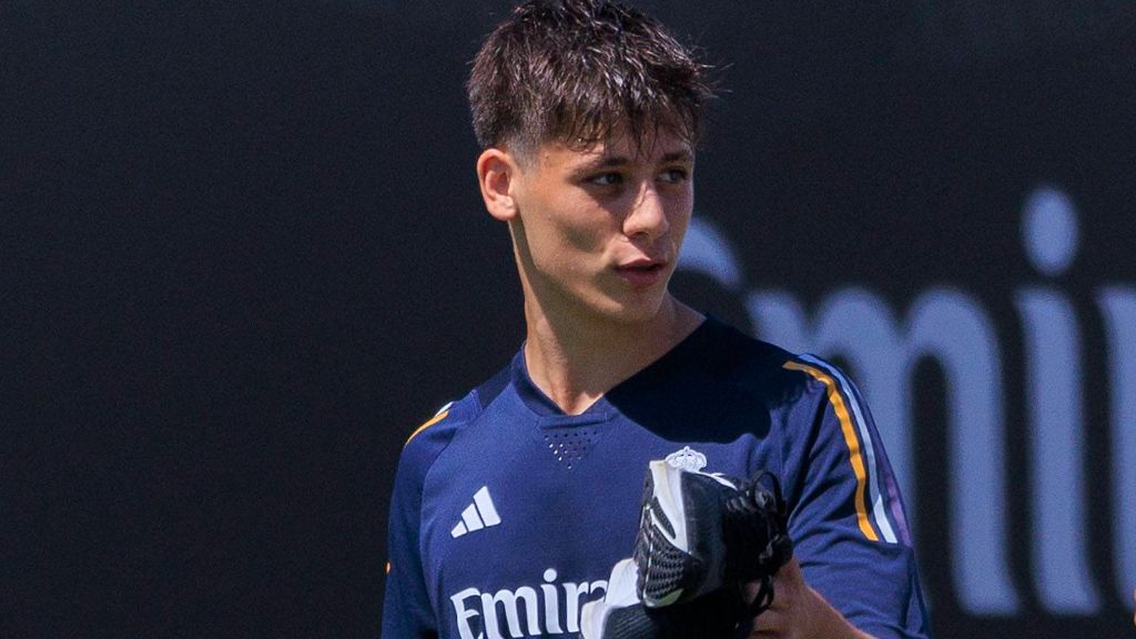  Arda Guler durante un entrenamiento del Real Madrid