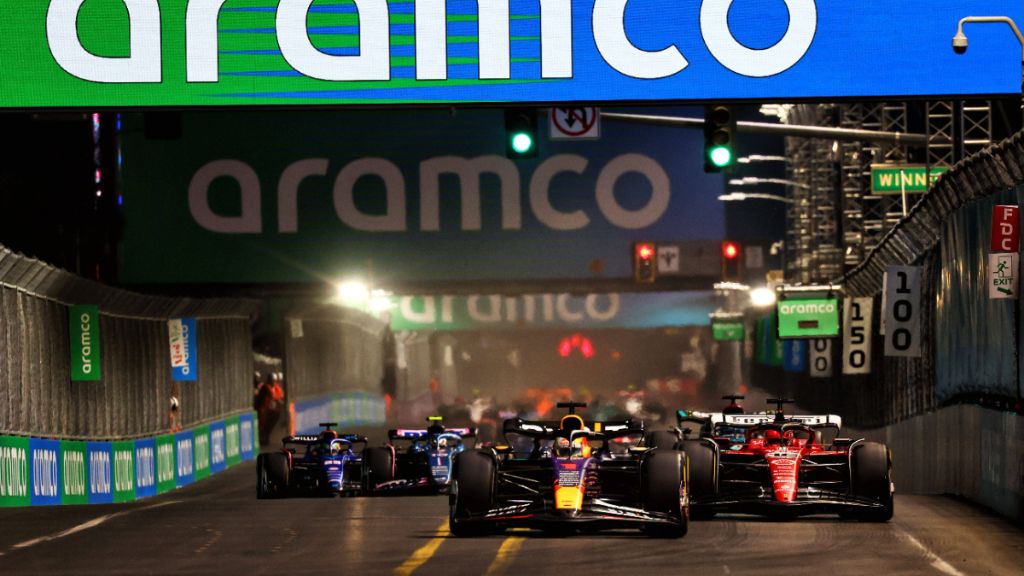  Max Verstappen, liderando el GP de Las Vegas.