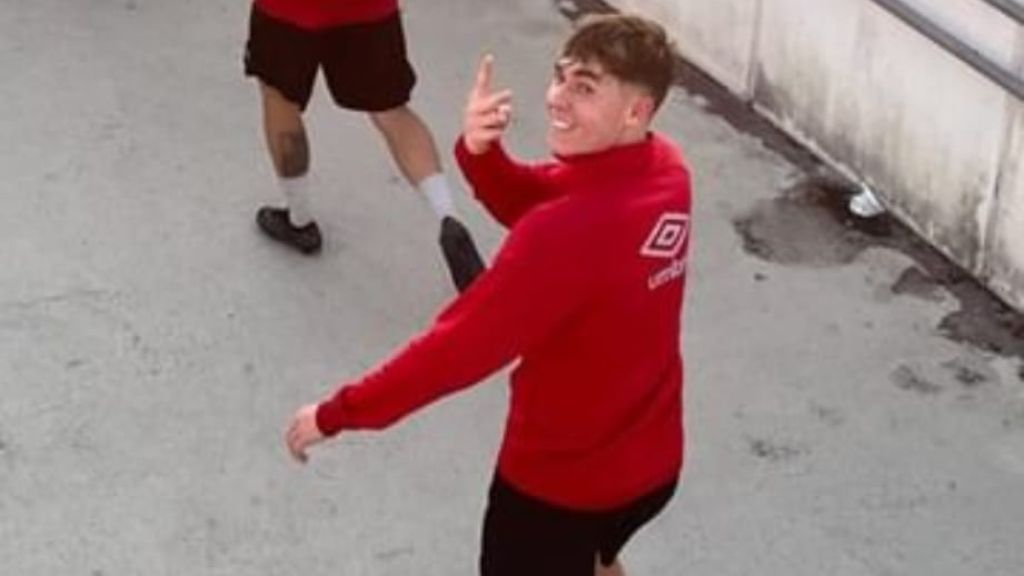 Cristian Totti es fotografiado por su padre en su primer entrenamiento con el Rayo Vallecano.