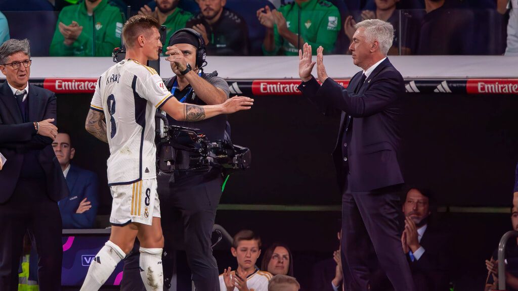 Ancelotti cambiando a Toni Kroos (Cordon Press)