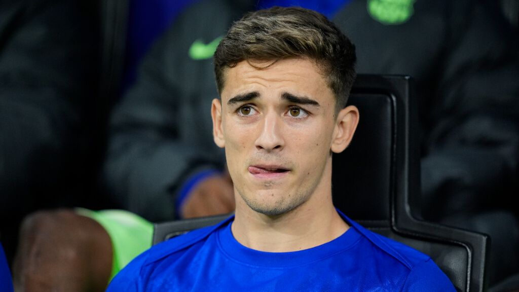 Gavi en el banquillo del Giuseppe Meazza (Europa Press)