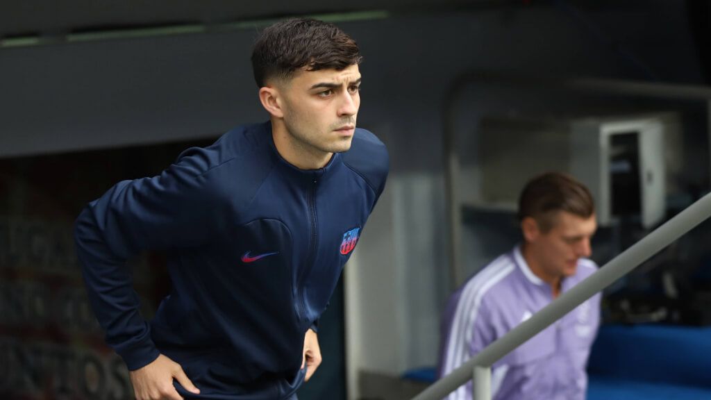  Pedri González y Toni Kroos saltan al campo (foto: Cordon Press).