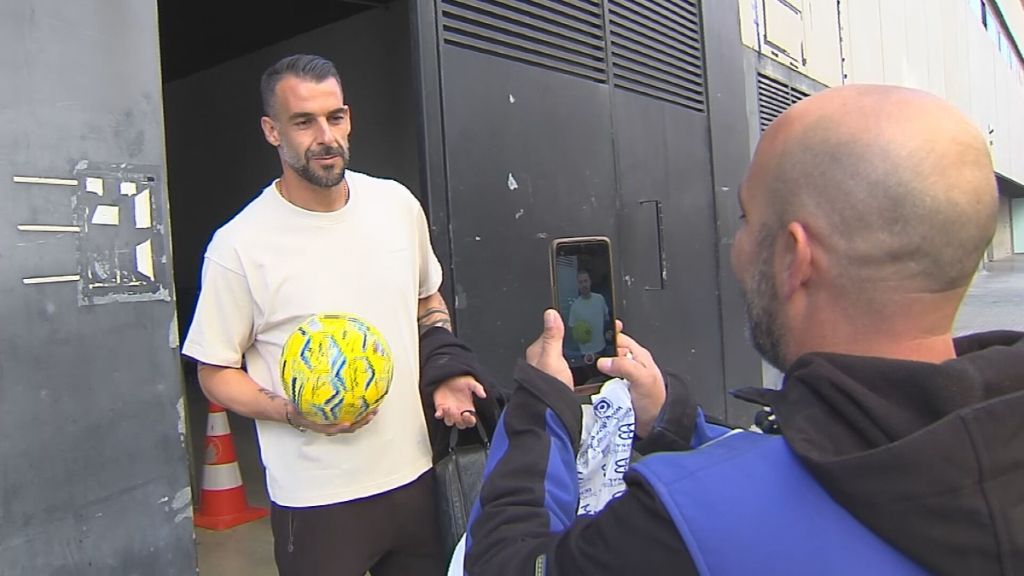 Negredo, con los aficionados.