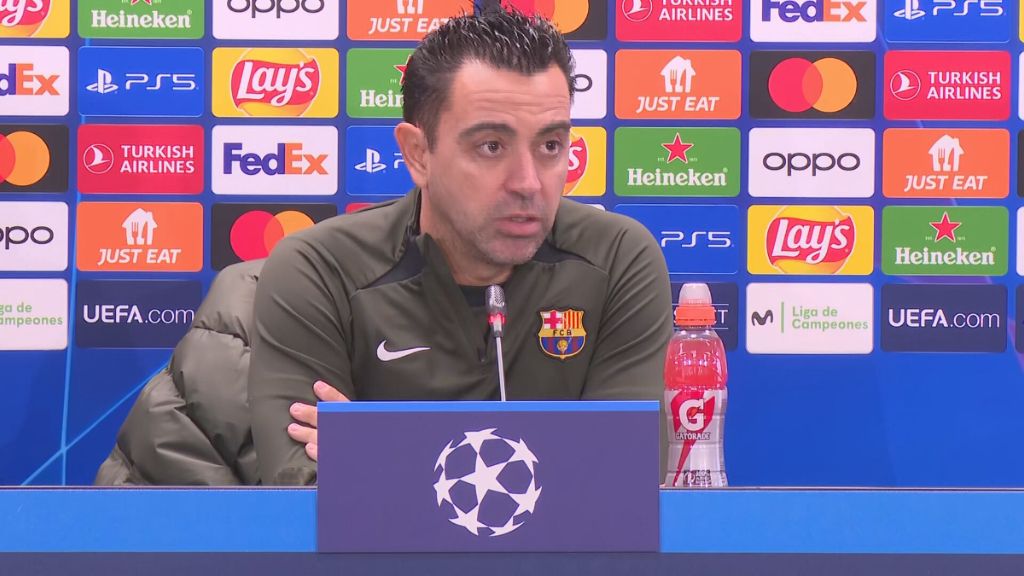  Xavi en la rueda de prensa previa al partido ante el Oporto.