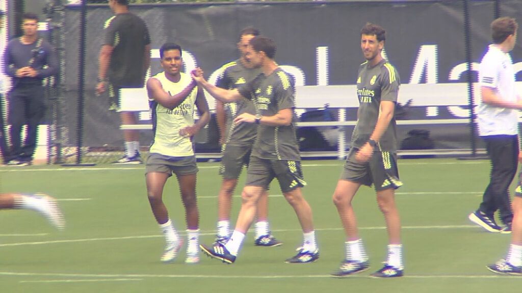  Xabi Alonso, con Rodrygo