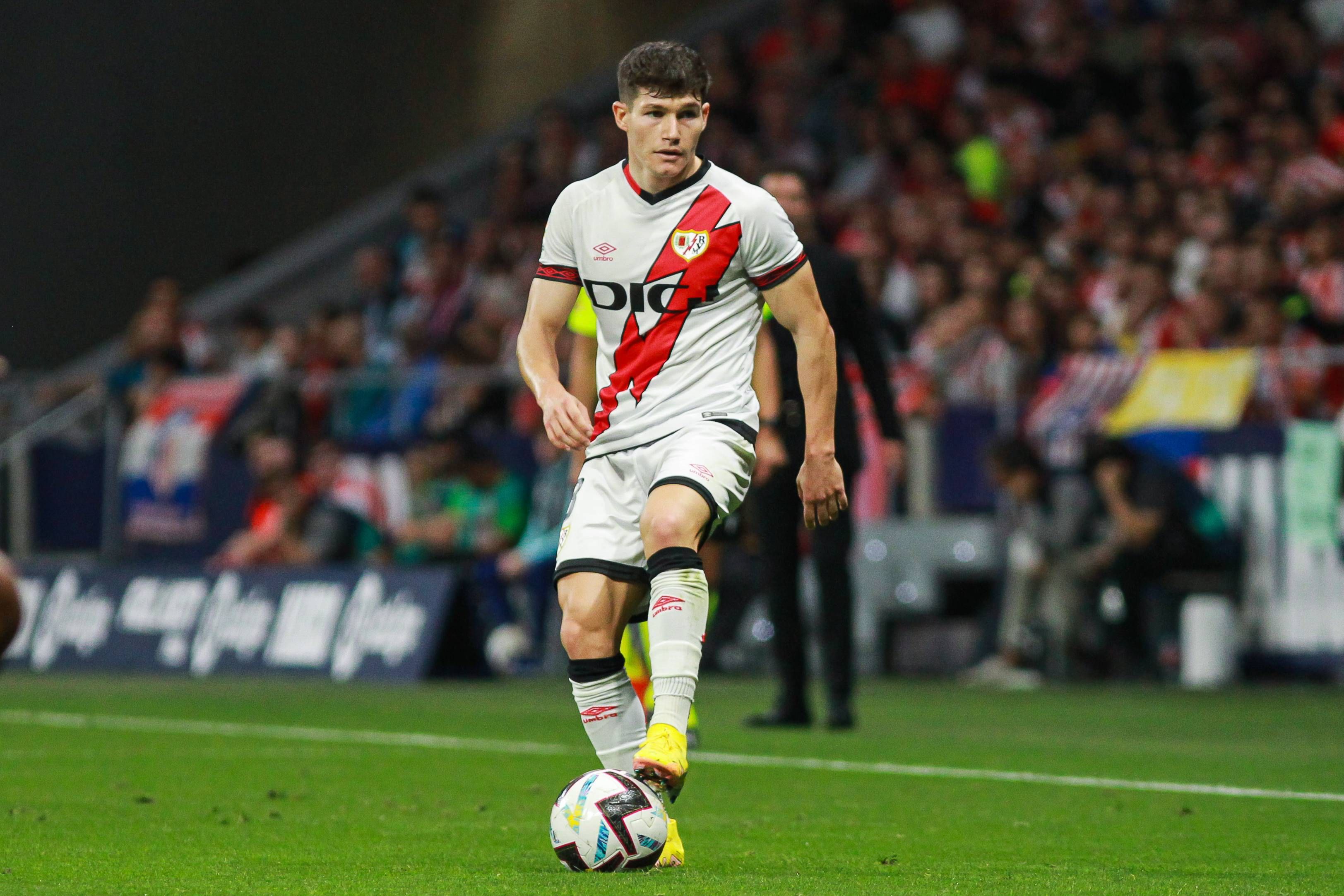 Fran García en un partido con el Rayo Vallecano.